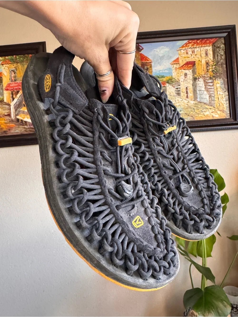 Keen Uneek Black Woven Bungee Cord Sandals Shoes 42